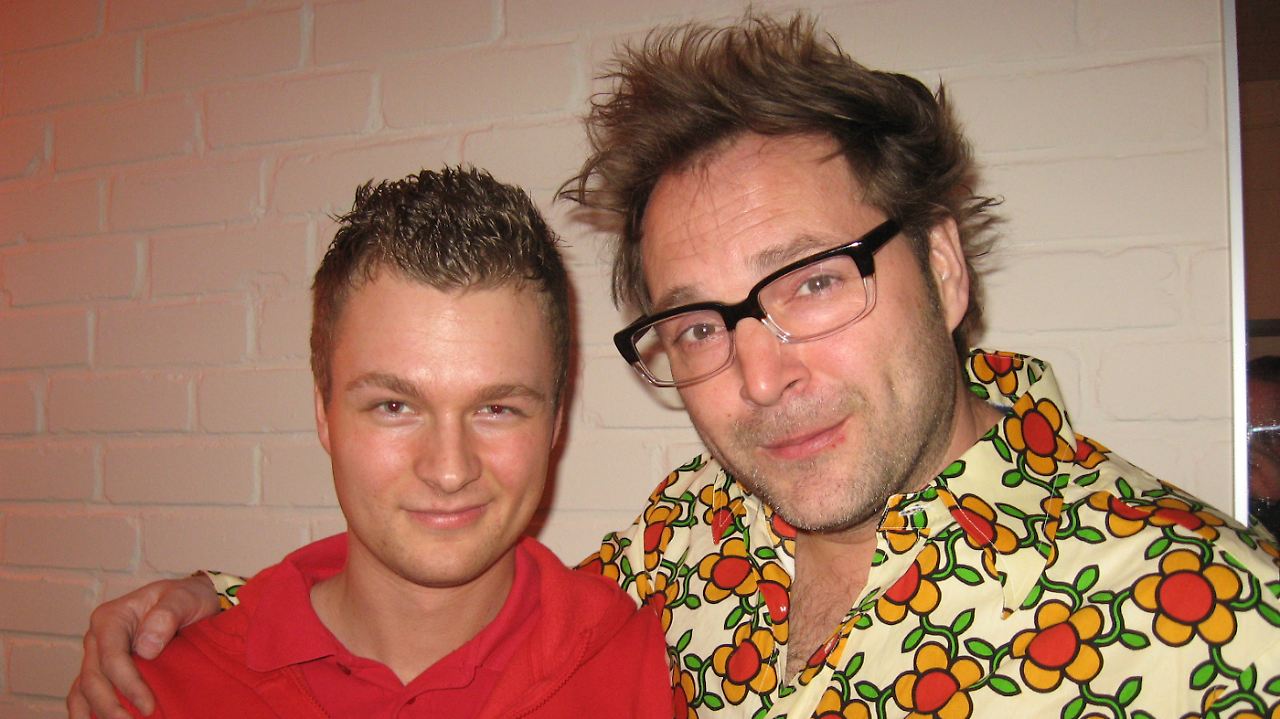 Archiv-Foto: Comedian Paul Panzer und unser Eventmanager Arne Simon vor der Show im Dezember 2011 in der StadtHalle Rostock.
